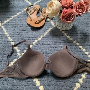 Calvin Klein Intimates & Sleepwear - 30D EUC Calvin Klein Intimates & Sleepwear - 30D EUC